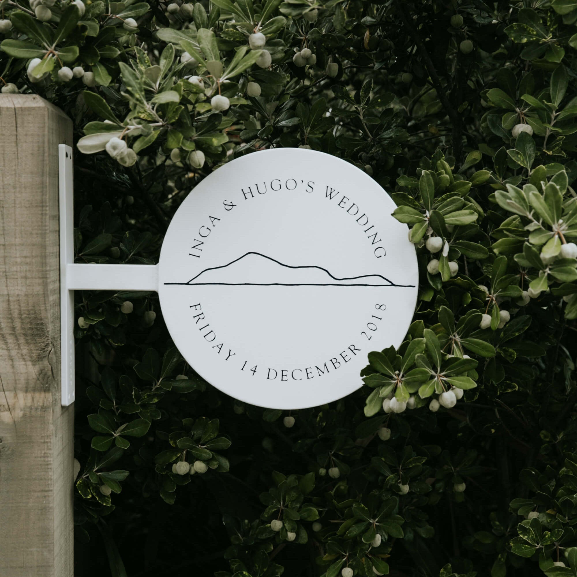 Quality Minimalist Signage For Your Wedding - George & Willy EU